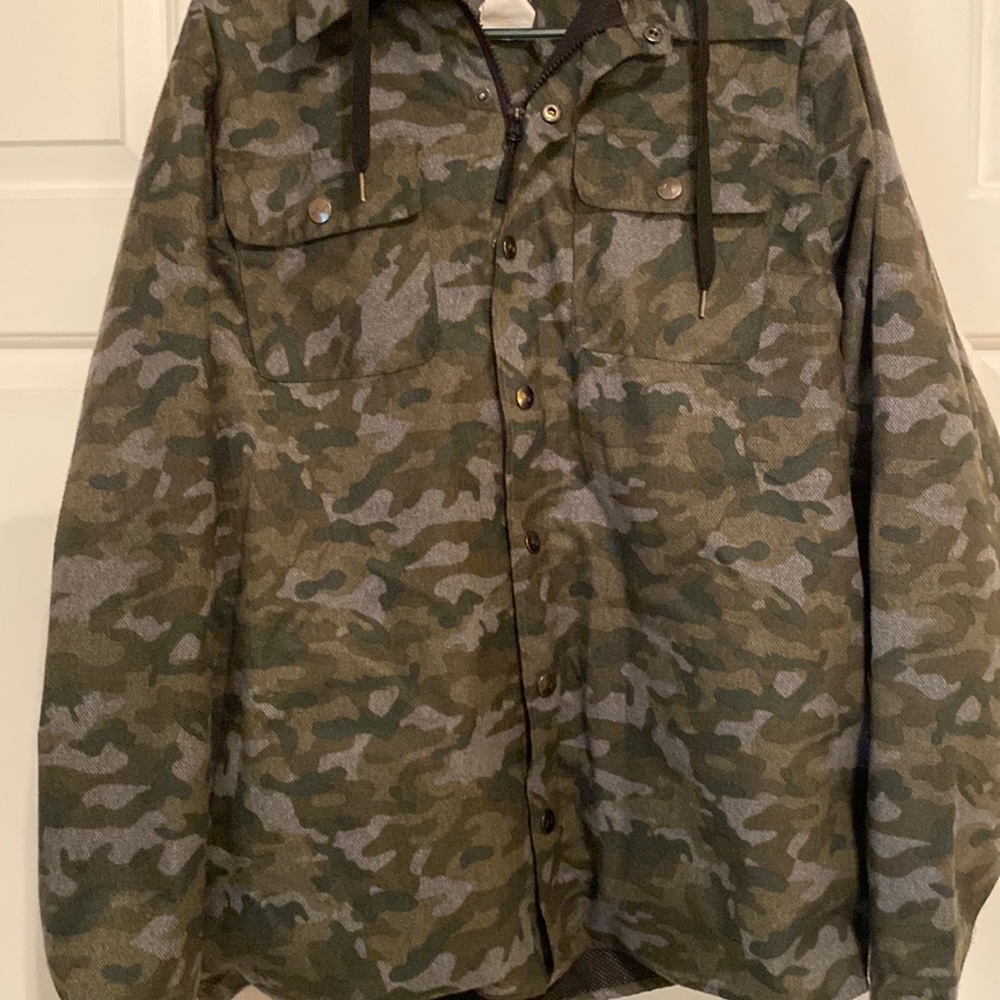 Pulse waterproof shell.  Camouflage!  Nice jacket in pristine condition.